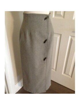 NEW Women’s Long Wool Wrap Skirt by  VIEW Collection Size 4 Buttons Up